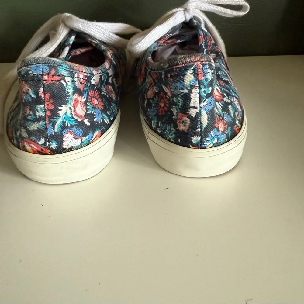 Old Navy Girls Floral Canvas Sneakers Navy Multicolor Lace-Up Size 4